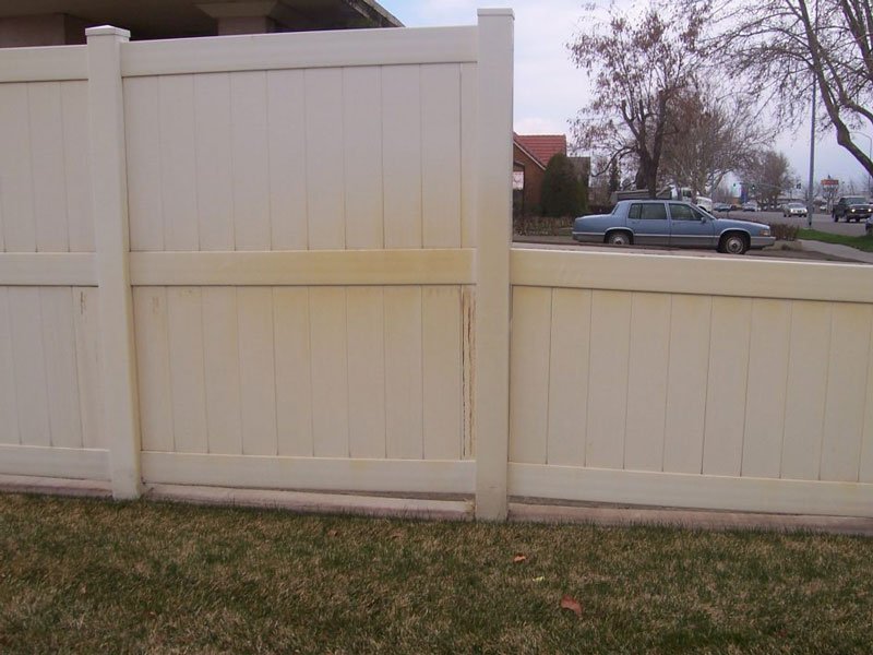 Yellowing Vinyl Fence Trex Fencing FDS